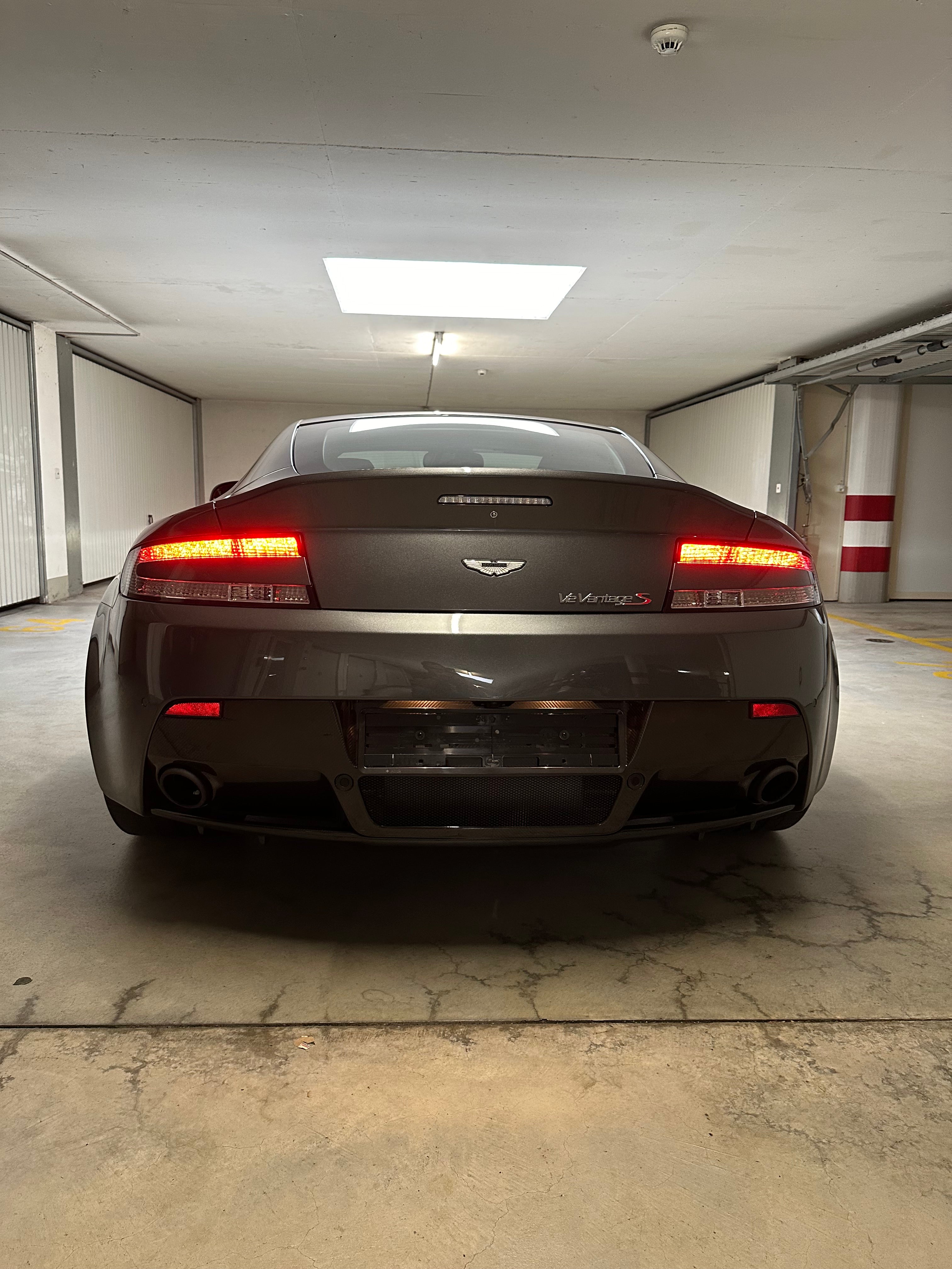Aston Martin V12 Vantage Coupé 6.0 Sportshift