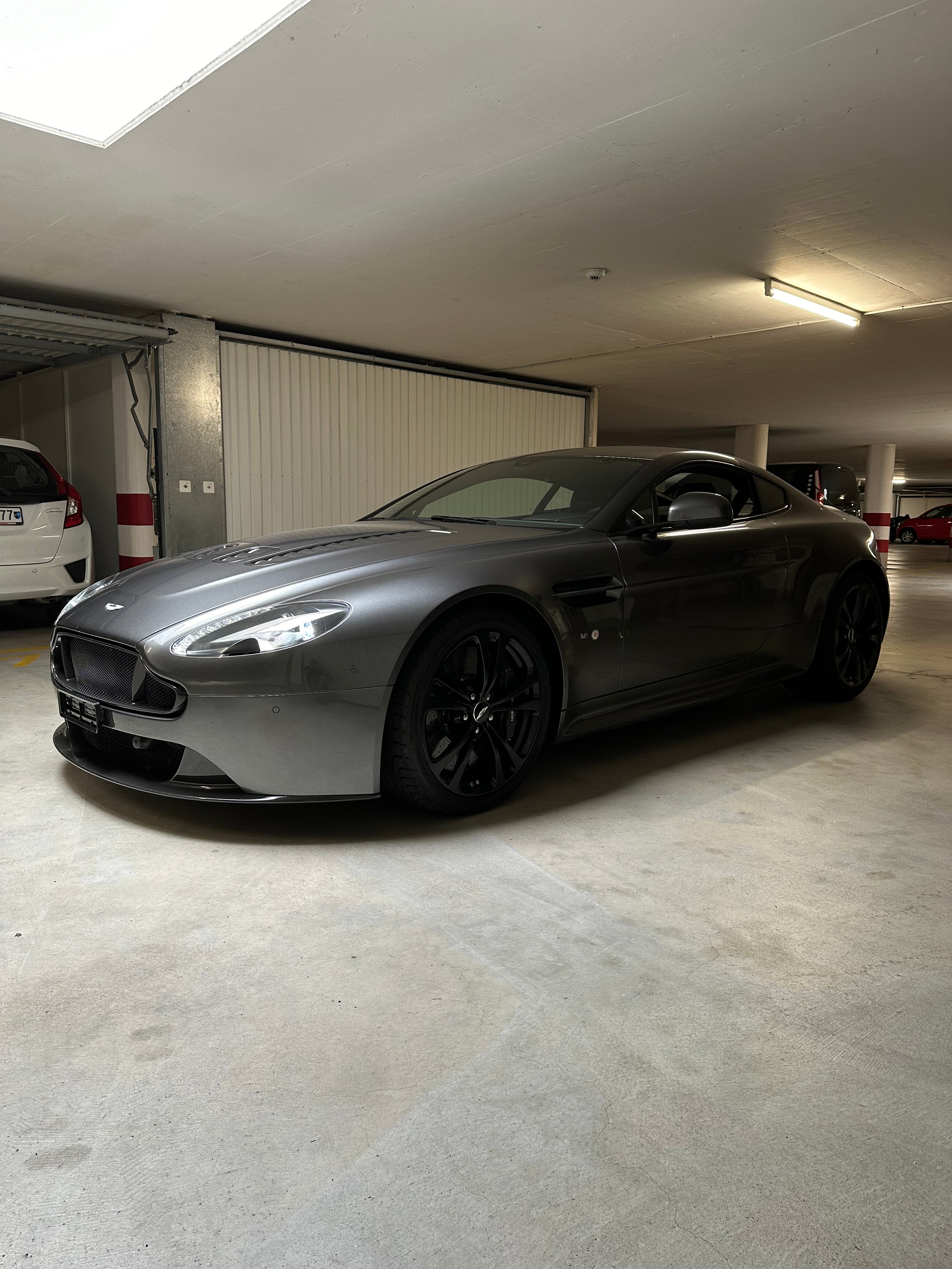 Aston Martin V12 Vantage Coupé 6.0 Sportshift
