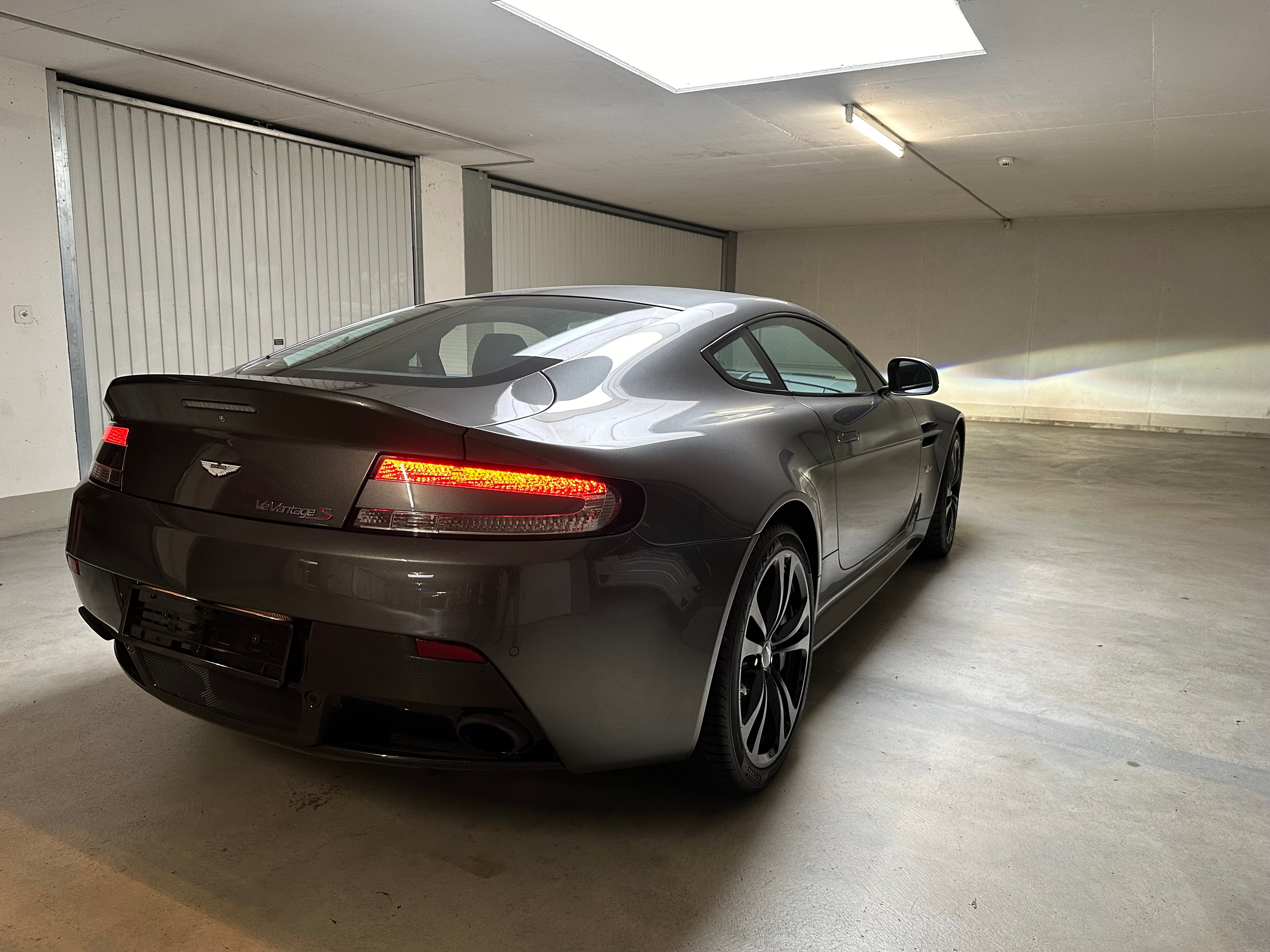 Aston Martin V12 Vantage Coupé 6.0 Sportshift